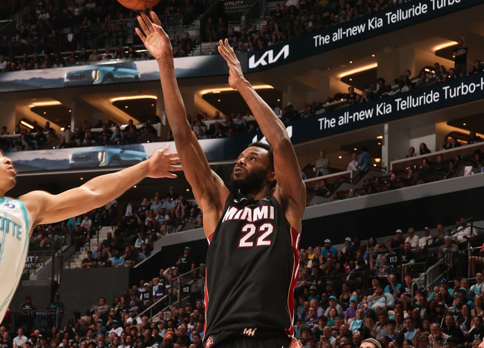 重磅！今夜夏洛特黄蜂调整名单以备法甲阿森纳外线爆发备战NBA总决赛，迈阿密热火加时末段绝杀压哨的简单介绍